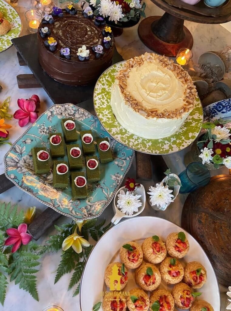 romantic experiences in Ubud, romantic dinner in Ubud, DI SINI DI SANA Rachman & Sons, couple date ideas Ubud, romantic spots in Ubud, art and dining Ubud, antique shopping Ubud, luxury date night Bali, Kedewatan romantic restaurant, Ubud couple itinerary